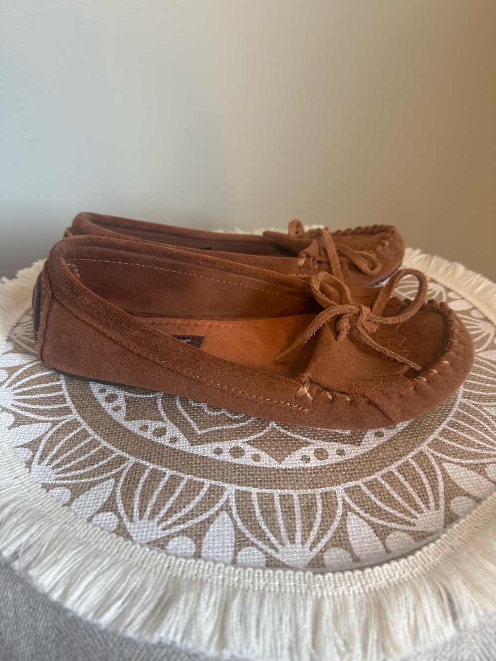 MANITOBAH MUKLUKS Women's Brown Suede Moccassin Flats Vibram Sole Size 6